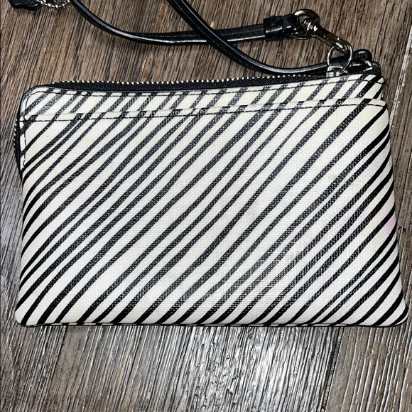 EUC Coach Leather Wristlet Clutch - Picture 6 of 8